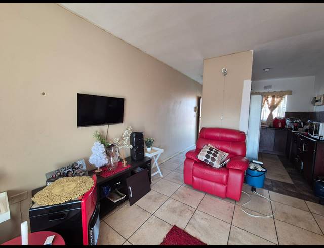 2 BEDROOM FLAT FOR SALE IN VANDERBIJLPARK CW 3